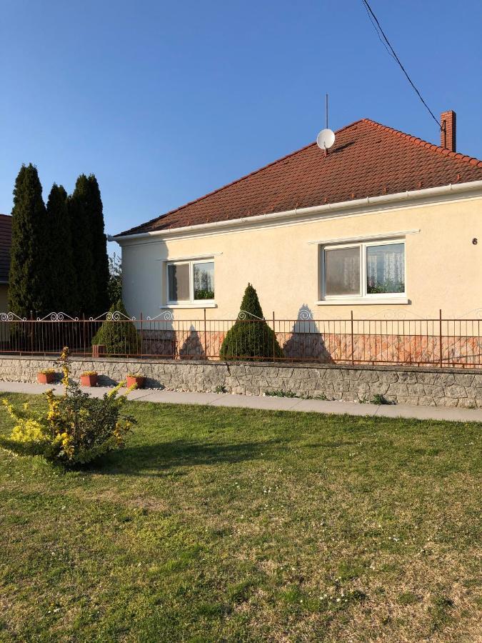 Apartament Elvira Vendeghaz Kisbodak Zewnętrze zdjęcie